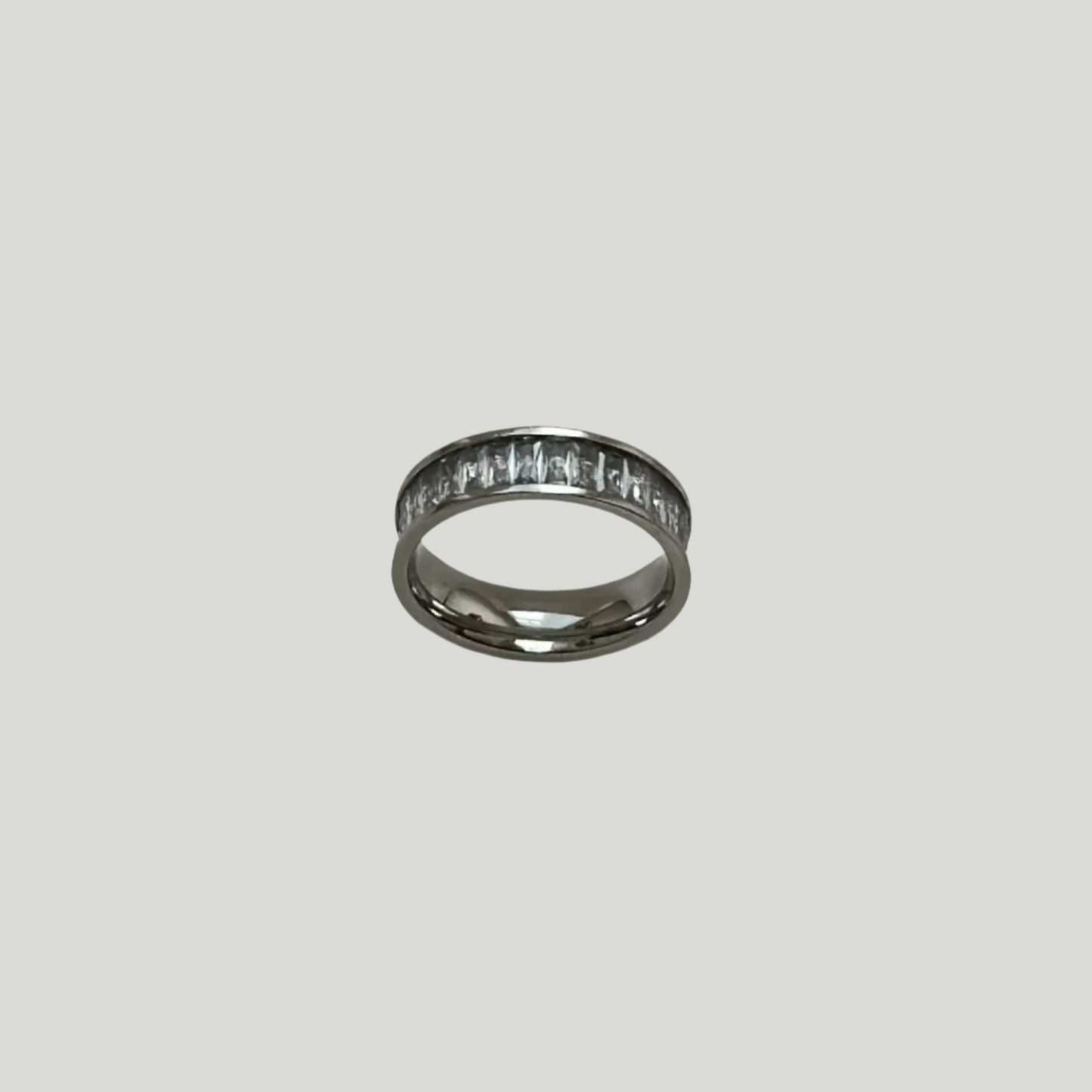 All-around Diamond Band in Silver